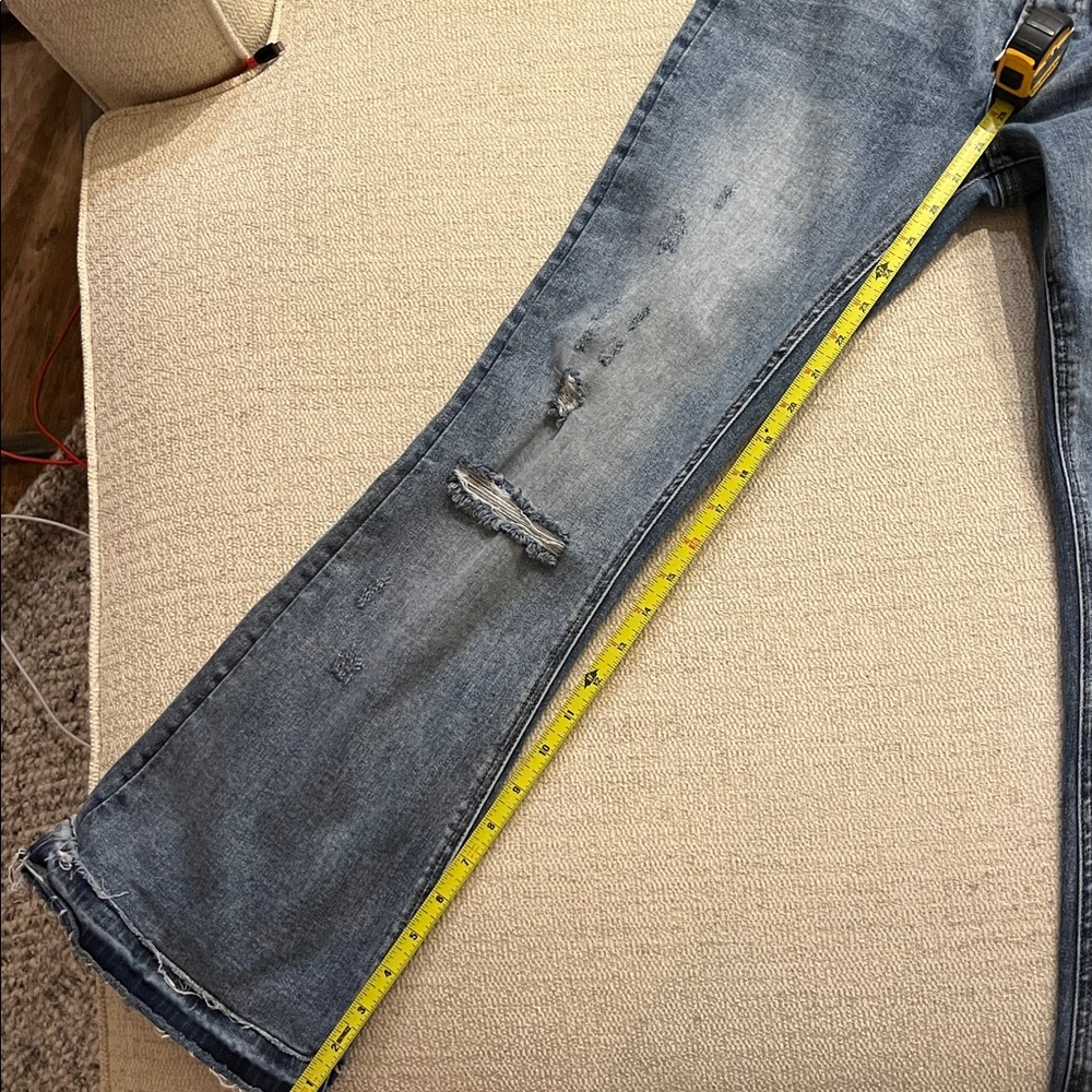 High-Rise Flare Jeans in Washed Blue - Picture 7 of 9